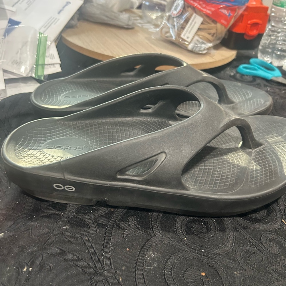 OOFOS Unisex Black Foam Recovery Sandals
